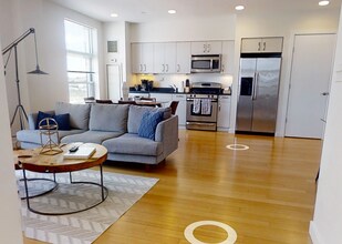 60 Alban St, Unit Albany st in Boston, MA - Building Photo - Building Photo