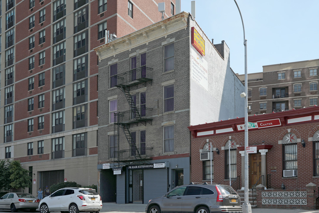 2724 Hoyt Ave S in Astoria, NY - Building Photo