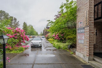 11600 Rainier Ave S in Seattle, WA - Foto de edificio - Building Photo