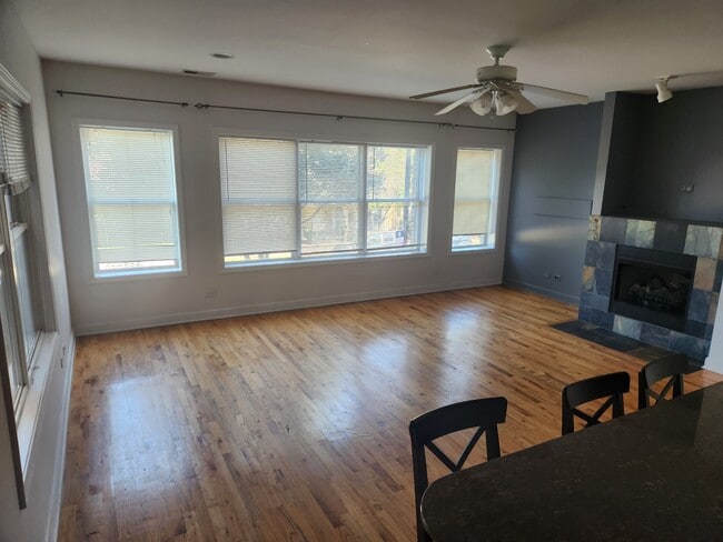 2453 W Harrison St, Unit 2 in Chicago, IL - Building Photo - Building Photo