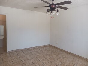 608 San Pablo St SE, Unit B in Albuquerque, NM - Foto de edificio - Building Photo