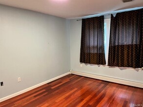 21 Nassau Rd in Great Neck, NY - Building Photo - Building Photo