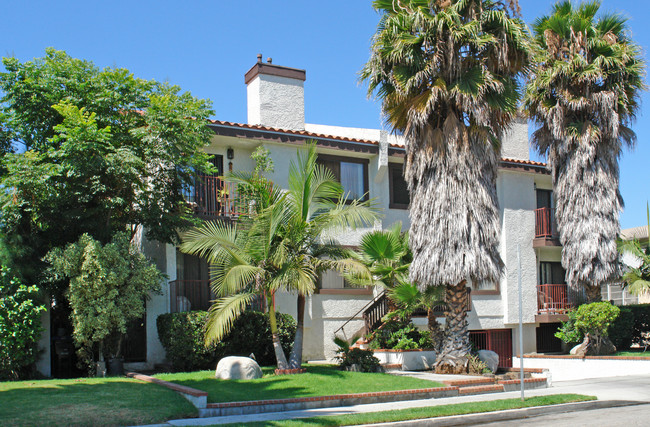 Bentley Avenue Apartments in Los Angeles, CA - Foto de edificio - Building Photo