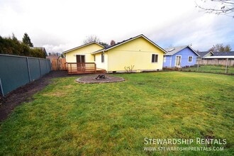 5051 Forsythia St in Springfield, OR - Building Photo - Building Photo