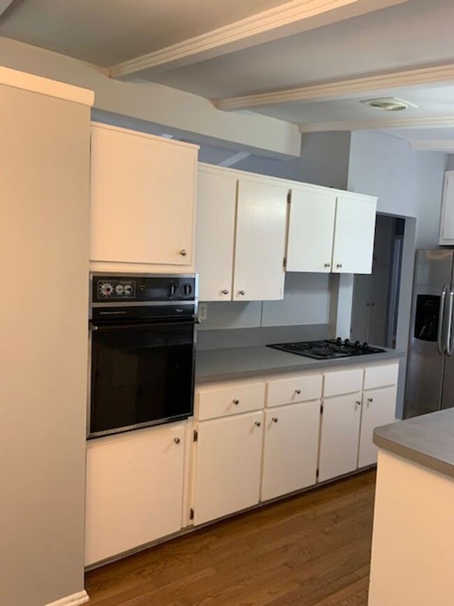 860 Allen Dr in Northville, MI - Building Photo - Building Photo