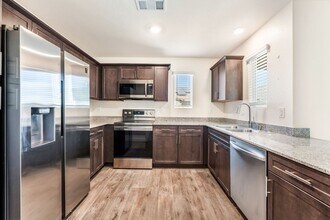 6820 Alpine White Ct in N Las Vegas, NV - Building Photo - Building Photo