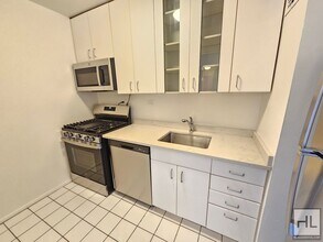 EAST 49 STREET in New York, NY - Building Photo - Building Photo
