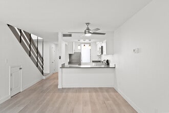Fernwood Terrace in West Covina, CA - Foto de edificio - Building Photo