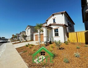 7655 Broadhead Wy in Sacramento, CA - Building Photo - Building Photo