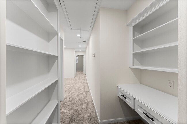 6 Thornhedge Ct in Spring, TX - Foto de edificio - Building Photo