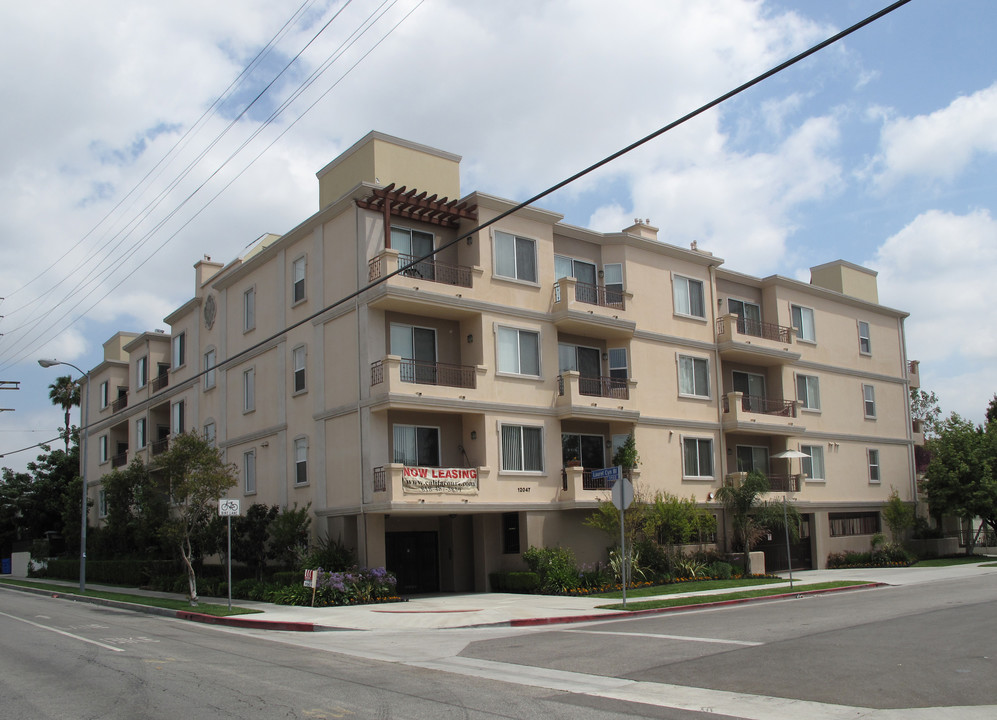 Califa Court in Valley Village, CA - Building Photo