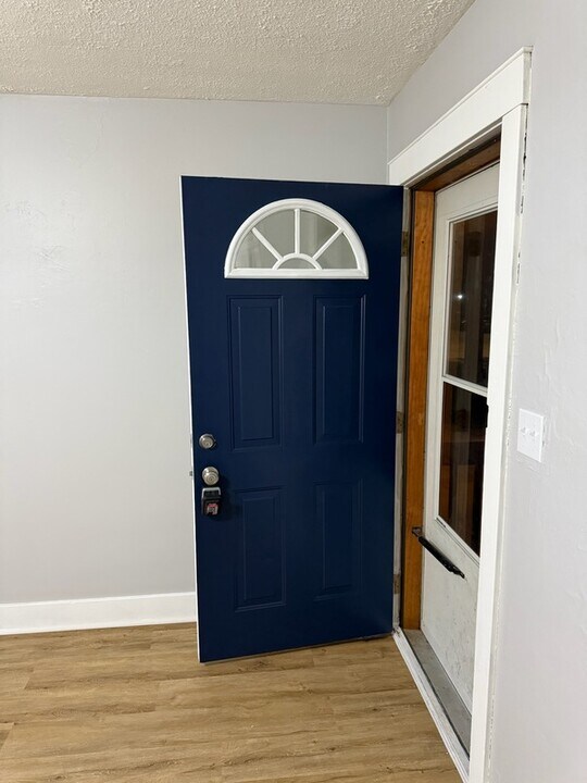 115-115 W Main St in West Carrollton, OH - Foto de edificio