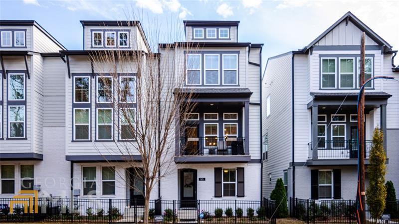 915 Katie Kerr Dr in Decatur, GA - Foto de edificio
