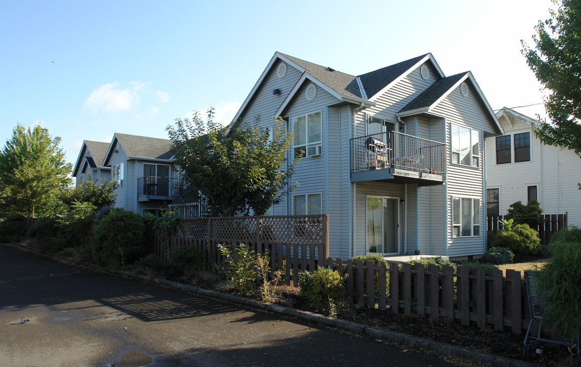 2453-2459 State St in Salem, OR - Building Photo