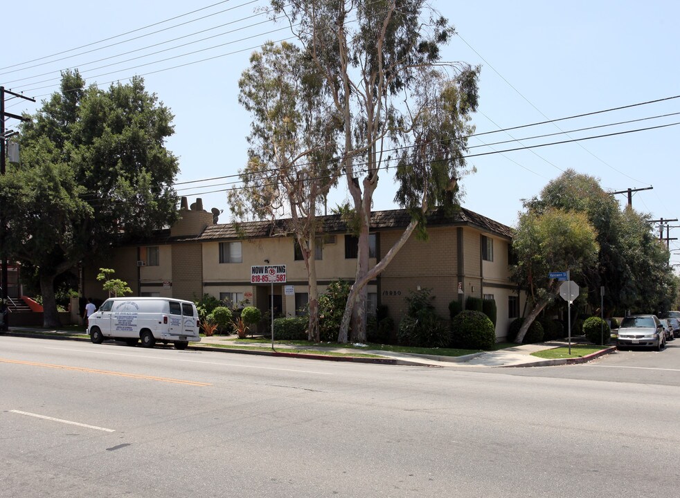 Gorgi Apartments in Van Nuys, CA - Building Photo