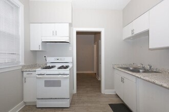 2367 Forest Ave, Unit 2 in Memphis, TN - Building Photo - Building Photo