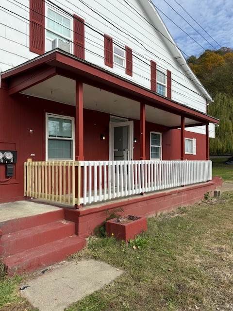 309 Plum St, Unit 2 in Proctor, WV - Building Photo - Building Photo