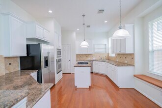 1415 Sue Barnett Dr in Houston, TX - Building Photo - Building Photo