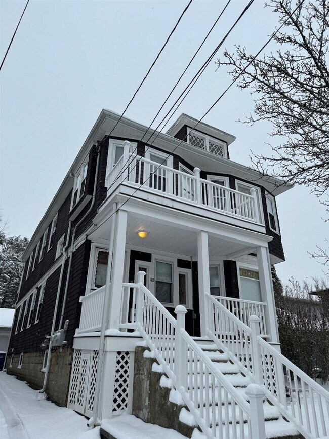 110 W Quincy St in Somerville, MA - Foto de edificio - Building Photo