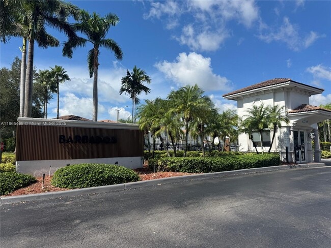 11482 NW 69th Terrace in Doral, FL - Building Photo - Building Photo