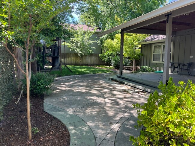 1575 Citrus Ave in Chico, CA - Foto de edificio - Building Photo