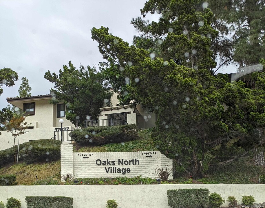 17607 Pomerado Rd, Unit 201 in San Diego, CA - Foto de edificio