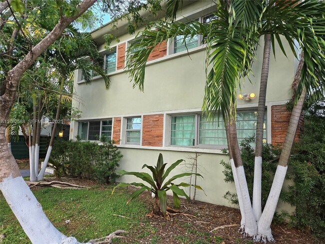 7025 Rue Granville in Miami Beach, FL - Building Photo - Building Photo