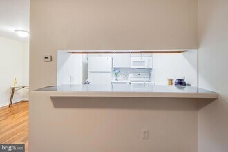 4 Banyan Wood Ct, Unit 201 in Baltimore, MD - Foto de edificio - Building Photo