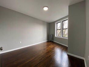 1072 Woodcrest Ave in Riverhead, NY - Building Photo - Building Photo