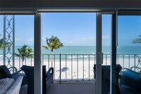 2011 Gulf Shore Blvd N in Naples, FL - Foto de edificio - Building Photo