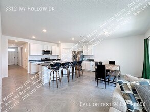 3312 Ivy Holw Dr in Plant City, FL - Building Photo - Building Photo