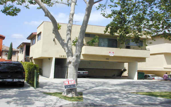 1451 S Sherbourne Dr in Los Angeles, CA - Building Photo