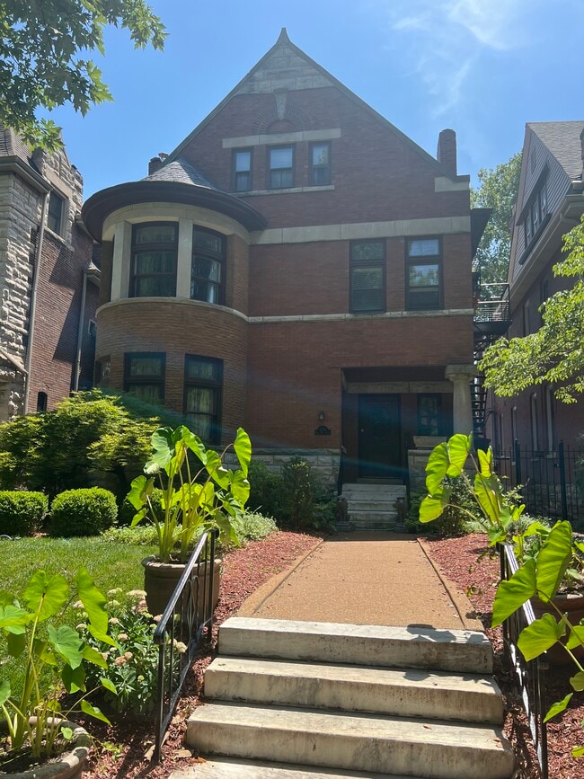 4124 W Pine Blvd, Unit 2FF