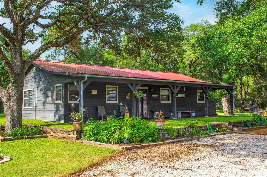 12134 N US Hwy 77 in Schulenburg, TX - Building Photo