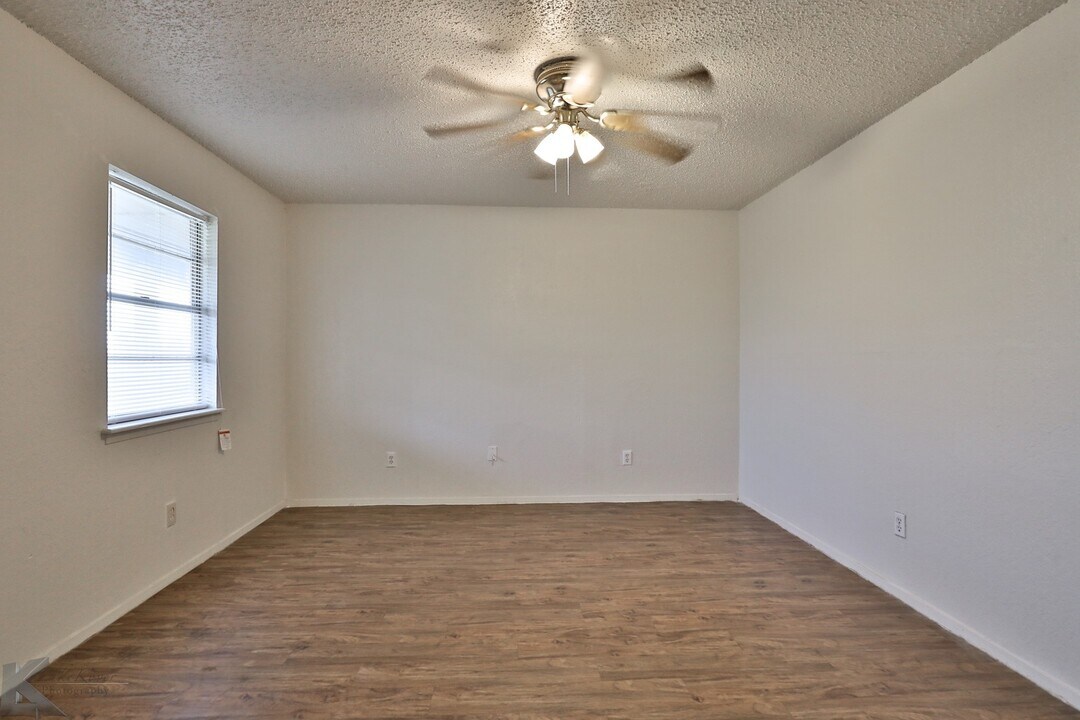 207 Taylor St in Merkel, TX - Building Photo