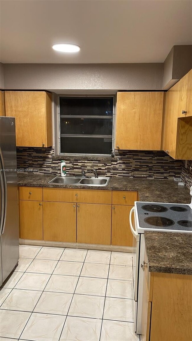 2833 NW 101st St-Unit -A in Miami, FL - Building Photo - Building Photo
