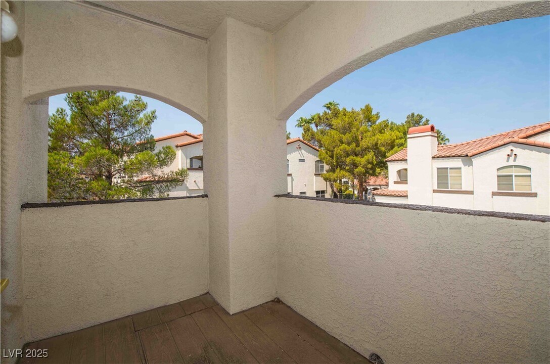 2975 Bluegrass Ln in Henderson, NV - Building Photo