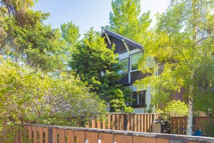 133 Otter St in Banff, AB - Building Photo