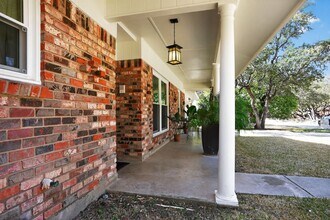 10814 Cedar Elm Dr in San Antonio, TX - Foto de edificio - Building Photo