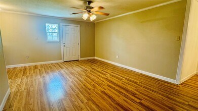 1607 Hartt Dr in Baytown, TX - Building Photo - Building Photo