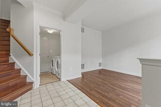 46212 Walpole Terrace in Sterling, VA - Foto de edificio - Building Photo