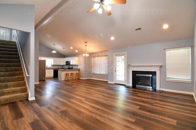 5527 Raintree Ridge in Jeffersonville, IN - Building Photo - Building Photo