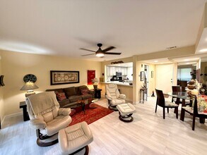 1975 N Vía Miraleste in Palm Springs, CA - Building Photo - Building Photo