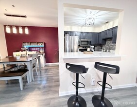 226 Waterford Dr in Edison, NJ - Building Photo - Building Photo