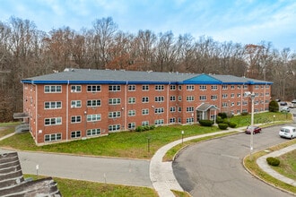 Willowwood Apartments in West Haven, CT - Foto de edificio - Primary Photo