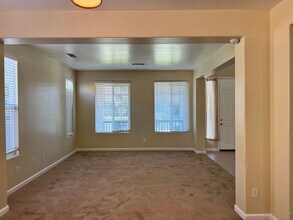 11405 Sangrado Dr in Bakersfield, CA - Building Photo - Building Photo