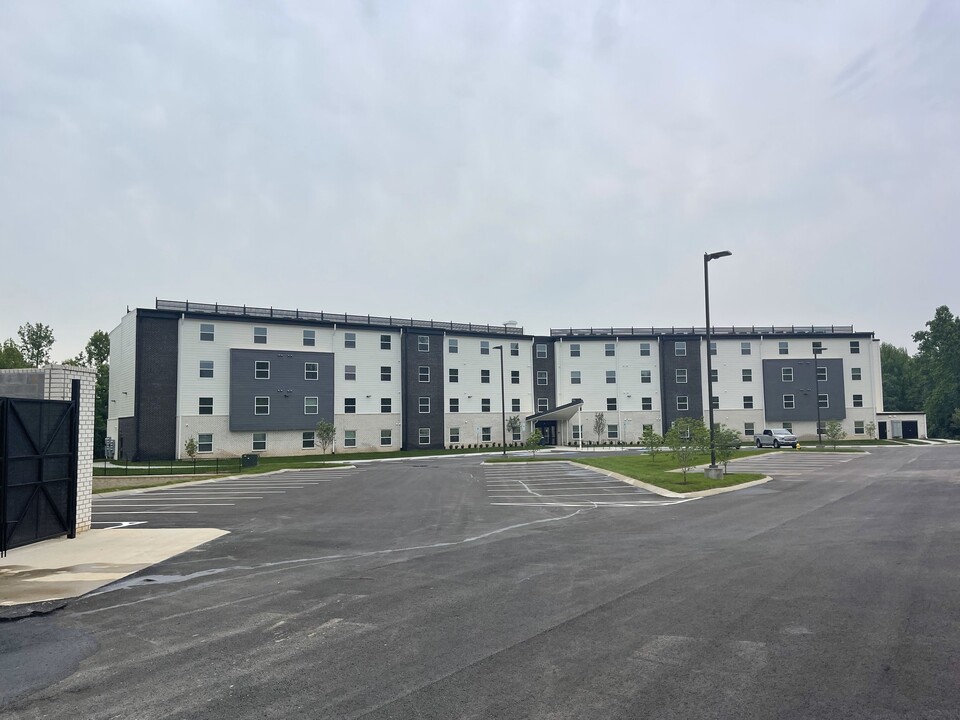 Brookhollow Senior in Ashland City, TN - Foto de edificio