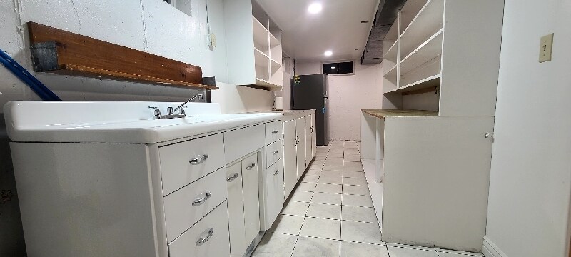 557 Laker Wy in Riverdale, UT - Foto de edificio