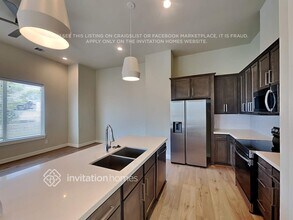 10530 Executive Lake Dr in Stafford, TX - Foto de edificio - Building Photo