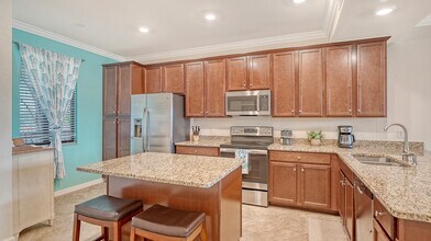 17006 Vardon Ter, Unit 204 in Bradenton, FL - Building Photo - Building Photo